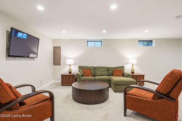 2513 Ballantrae Cir, Louisville, KY 40242