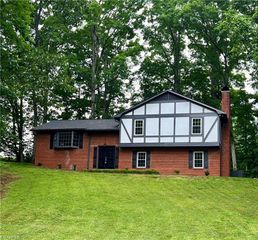 2154 Foxhunter Court, Winston-salem, NC 27106