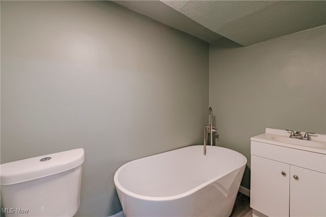 18009 Kalvin Drive, Brook Park, OH 44142