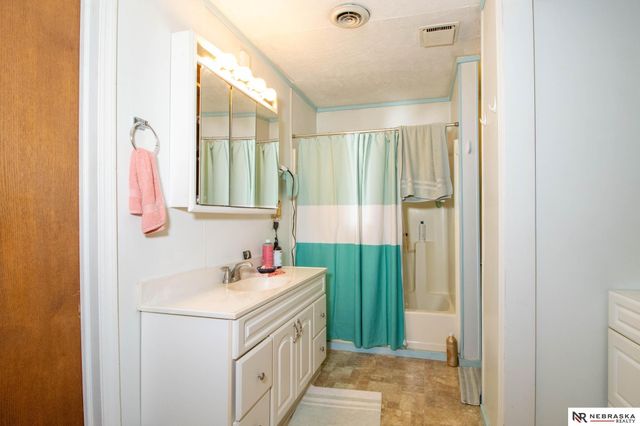 2100 SW 98th Street, Lincoln, NE 68532