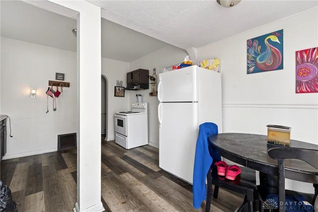 53 E Siebenthaler Avenue, Dayton, OH 45405