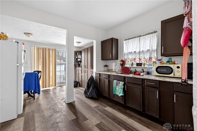 53 E Siebenthaler Avenue, Dayton, OH 45405