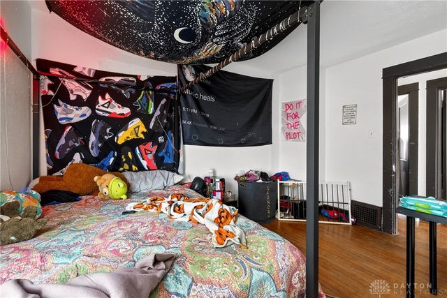 53 E Siebenthaler Avenue, Dayton, OH 45405