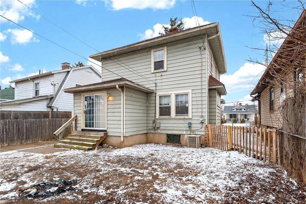 53 E Siebenthaler Avenue, Dayton, OH 45405