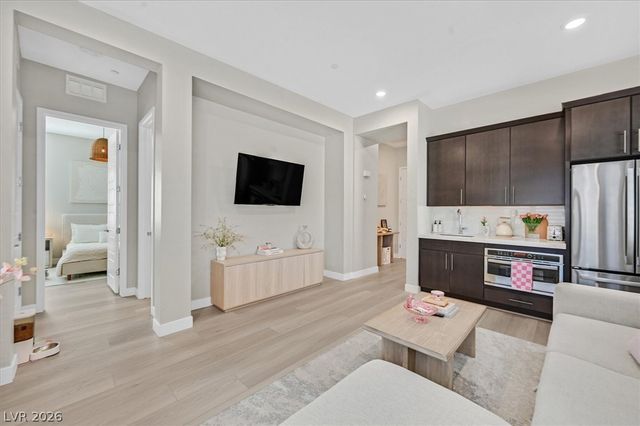 2689 Pioneer Estates Court, Las Vegas, NV 89117