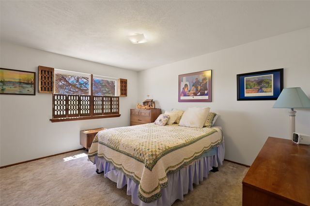 140 Calle San Simon, Santa Fe, NM 87505
