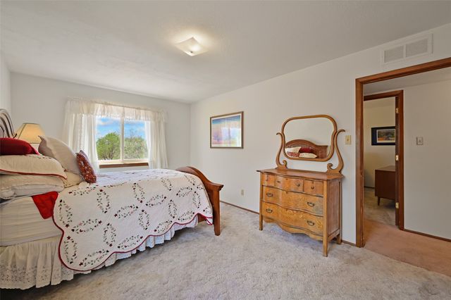 140 Calle San Simon, Santa Fe, NM 87505