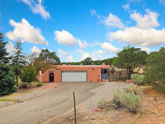 140 Calle San Simon, Santa Fe, NM 87505