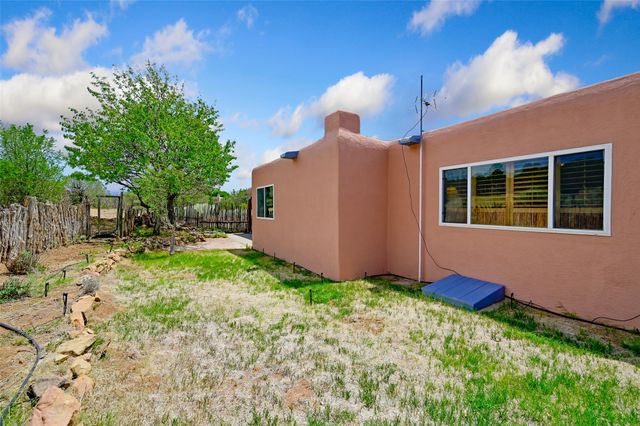 140 Calle San Simon, Santa Fe, NM 87505
