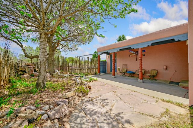 140 Calle San Simon, Santa Fe, NM 87505