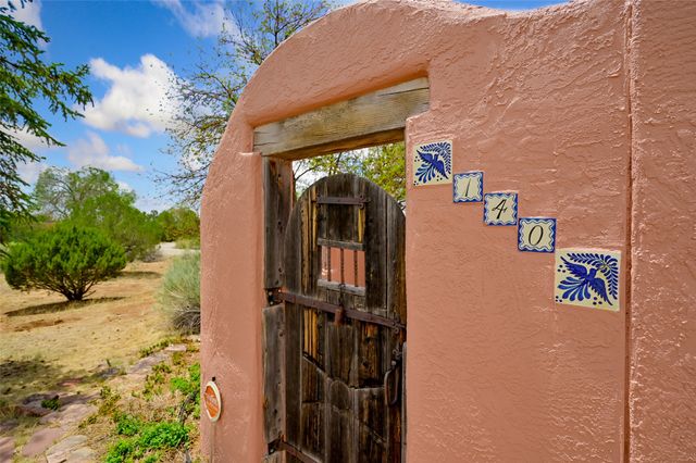 140 Calle San Simon, Santa Fe, NM 87505