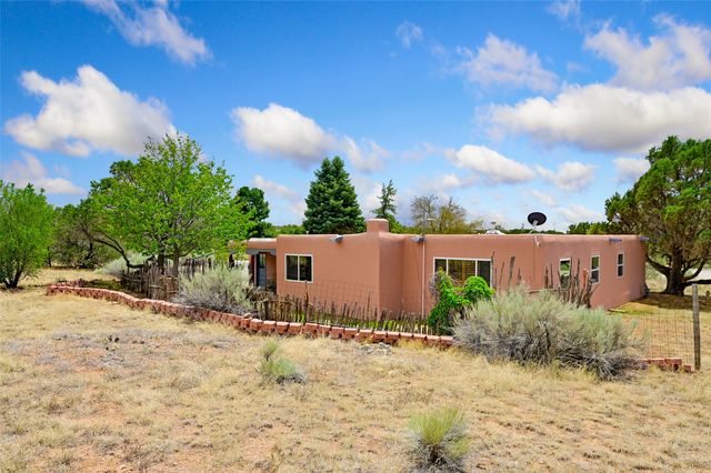140 Calle San Simon, Santa Fe, NM 87505