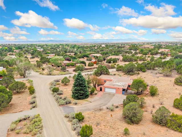 140 Calle San Simon, Santa Fe, NM 87505
