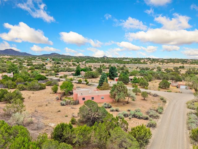 140 Calle San Simon, Santa Fe, NM 87505