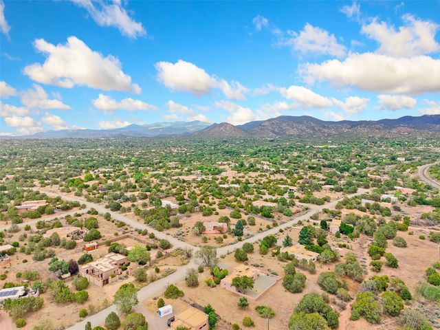 140 Calle San Simon, Santa Fe, NM 87505