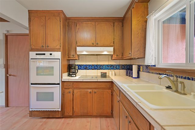 140 Calle San Simon, Santa Fe, NM 87505