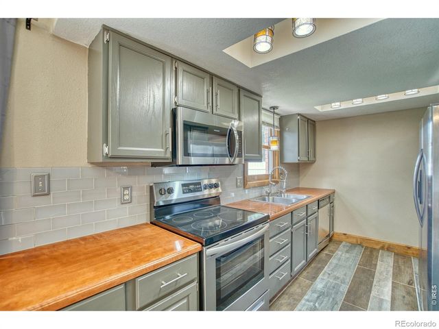 928 Torrey Pine Place, Loveland, CO 80538