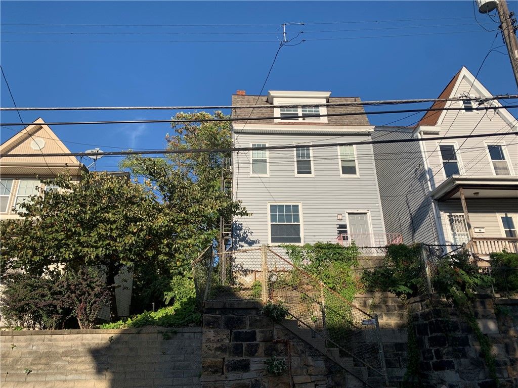 725 Clarissa St, Hill District, PA 15219