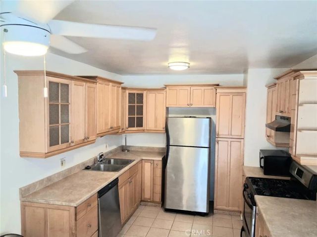 563 E Hazel 2, Inglewood, CA 90302