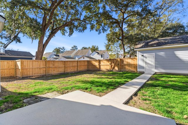 2115 Kemmerlin Street, Johns Island, SC 29455