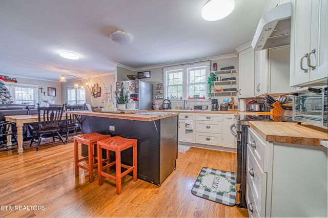 104 S Church Ave, Rockwood, TN 37854