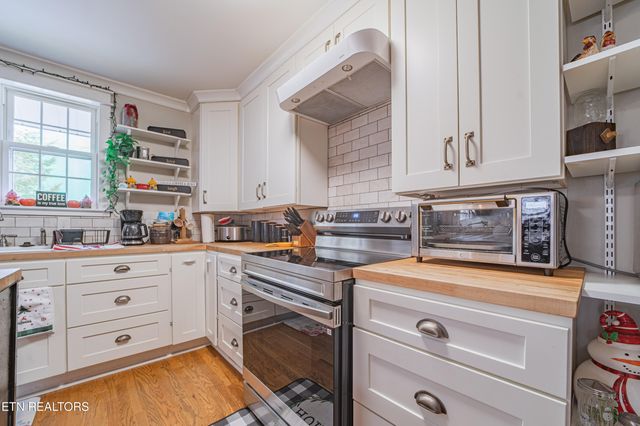 104 S Church Ave, Rockwood, TN 37854