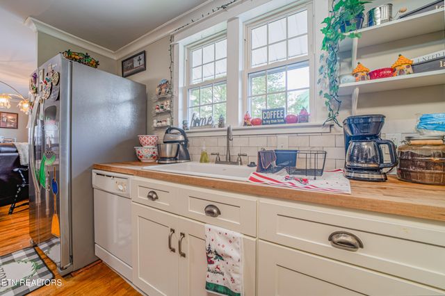 104 S Church Ave, Rockwood, TN 37854