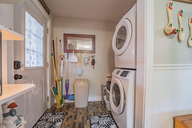 104 S Church Ave, Rockwood, TN 37854