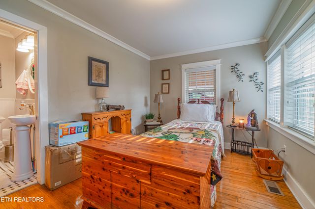 104 S Church Ave, Rockwood, TN 37854