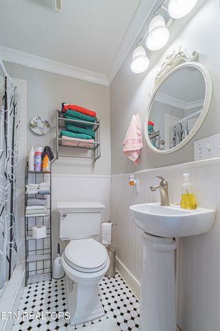 104 S Church Ave, Rockwood, TN 37854