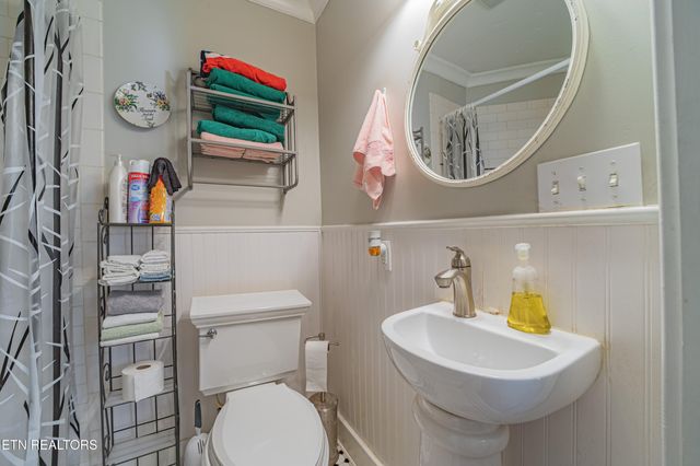 104 S Church Ave, Rockwood, TN 37854