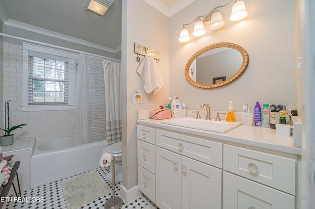 104 S Church Ave, Rockwood, TN 37854