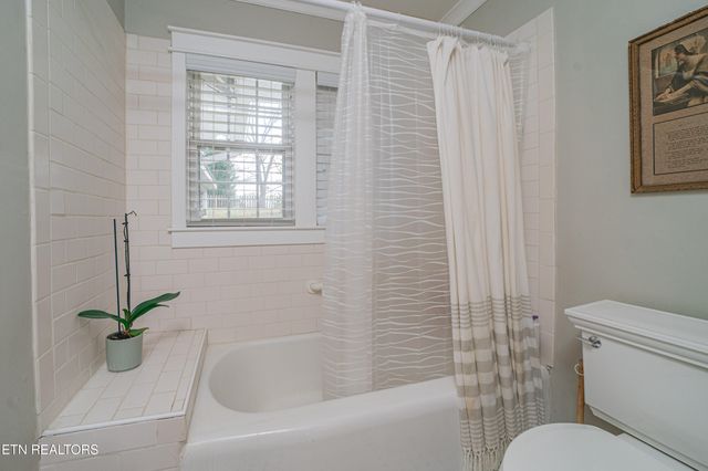 104 S Church Ave, Rockwood, TN 37854