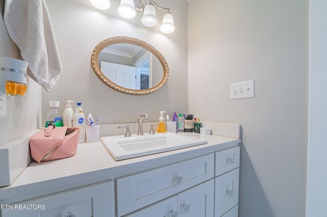 104 S Church Ave, Rockwood, TN 37854