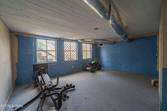 104 S Church Ave, Rockwood, TN 37854