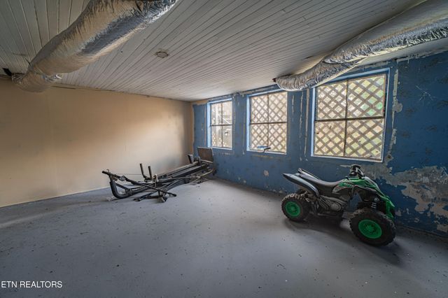 104 S Church Ave, Rockwood, TN 37854