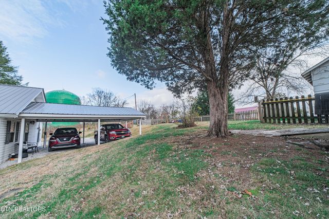 104 S Church Ave, Rockwood, TN 37854