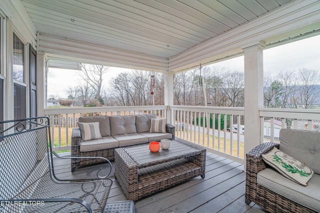 104 S Church Ave, Rockwood, TN 37854