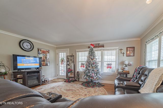 104 S Church Ave, Rockwood, TN 37854