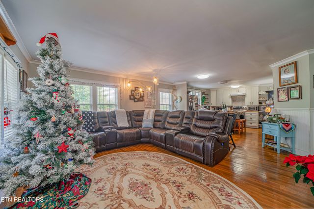 104 S Church Ave, Rockwood, TN 37854