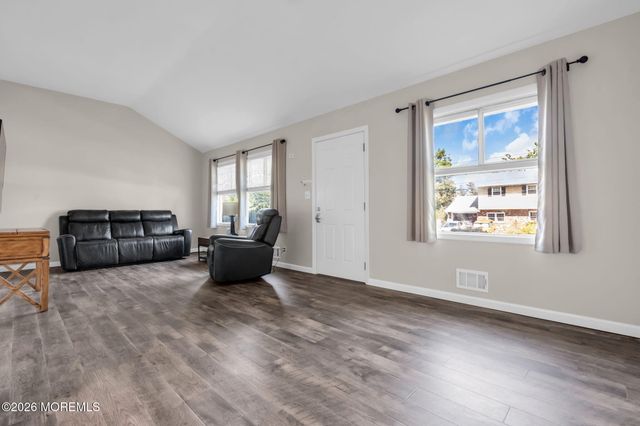4 N Parkview Terrace, Hazlet, NJ 07730