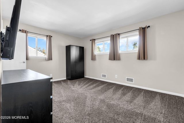 4 N Parkview Terrace, Hazlet, NJ 07730