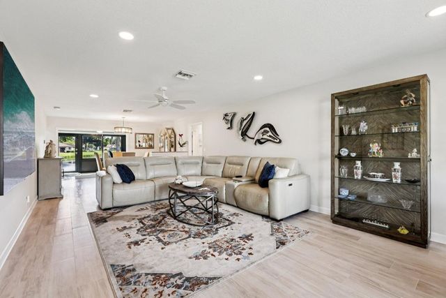 4854 Eqestrian Circle B, Boynton Beach, FL 33426