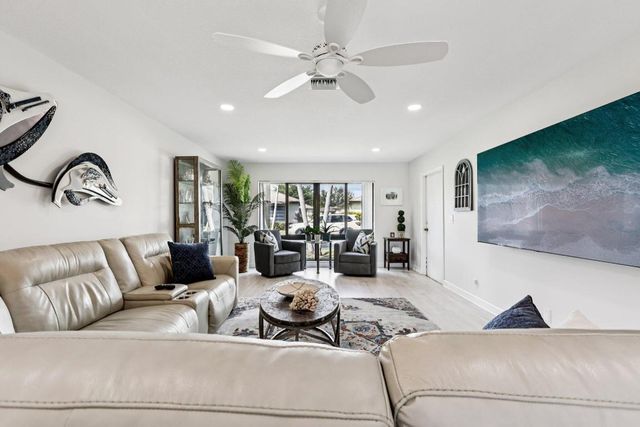 4854 Eqestrian Circle B, Boynton Beach, FL 33426