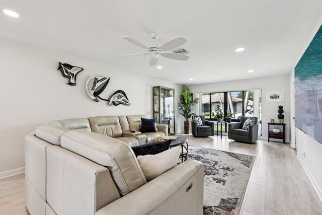 4854 Eqestrian Circle B, Boynton Beach, FL 33426