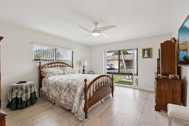 4854 Eqestrian Circle B, Boynton Beach, FL 33426