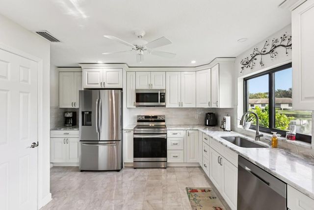 4854 Eqestrian Circle B, Boynton Beach, FL 33426