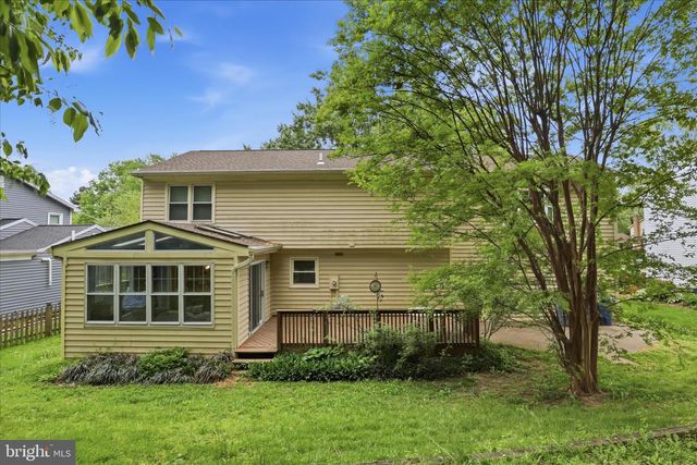 9008 LAKE BRADDOCK DR, Burke, VA 22015