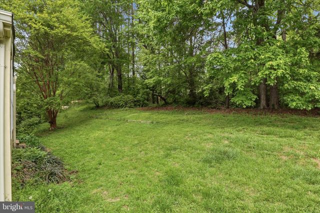 9008 LAKE BRADDOCK DR, Burke, VA 22015