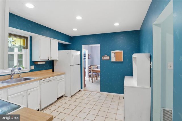 9008 LAKE BRADDOCK DR, Burke, VA 22015